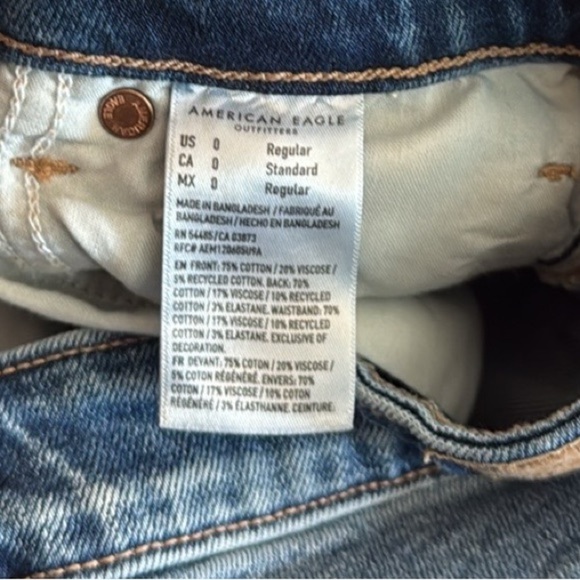 American Eagle Stretch Mom Jeans with Chewed Ankle in Distressed Wash Size 0 - Picture 5 of 7